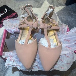 Qupid ModCloth tan nude hologram D'Orsay Flats with Strap Pointed Toe Size 8